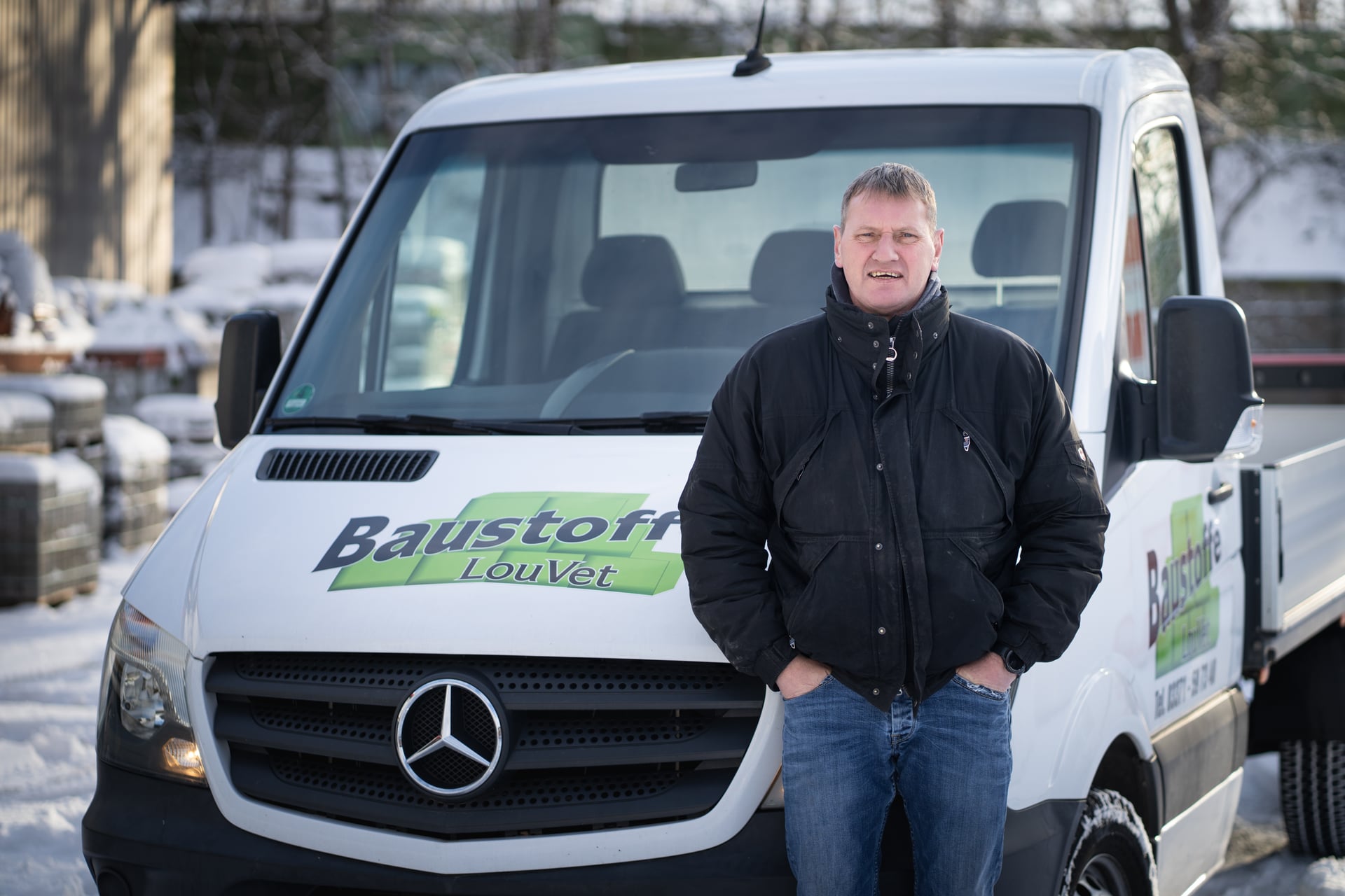 Baustoffe LouVet Team oder Gebäude